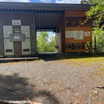 松姫峠に到着。かつてはここまでバスで来れたようです。トイレがあります。