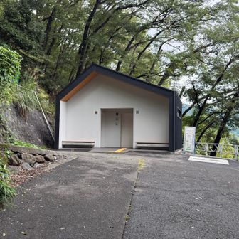 途中に新しいトイレがありました🚾