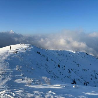 丸山に着く頃には装備も落ち着いて、呼吸方法も安定😌

そんなこんなで丸山からパチリ📸✨
さぁここからが本番だっ💪