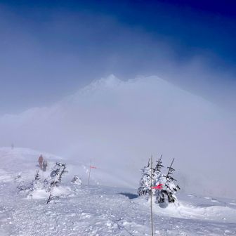 ガスに撒かれるけど、風があるのですぐに青空が見える