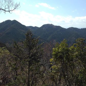 鼻曲山から越生山方向