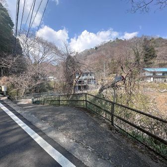 一般道まで降りました
しばらくこんな感じで町中歩きます。