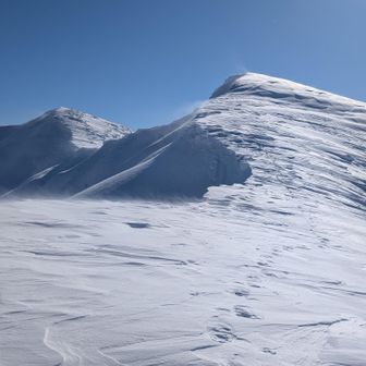 守門岳に行ったことないけど、もっと凄い雪庇なんだろうな〜
