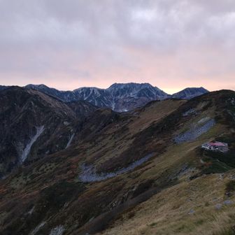 大日小屋の裏から大日岳へ…
往復30分です
(途中から大日小屋を振り返る) 