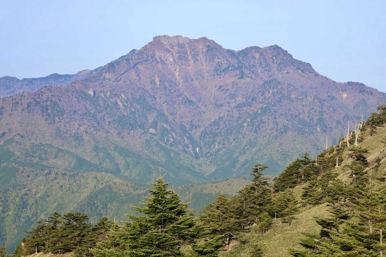 少し登ると石鎚山👀
近い！