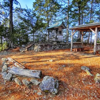 山頂広場
休憩所があります