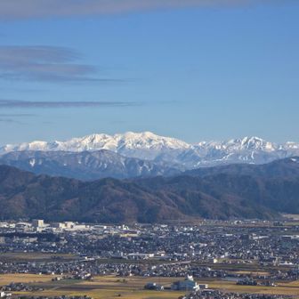 雪化粧した白山と別山