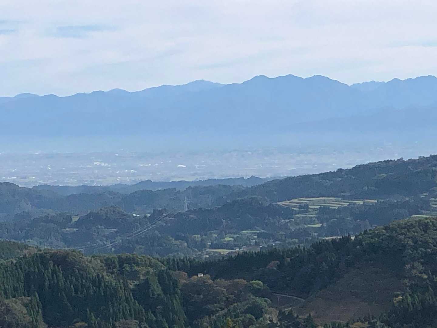 毛勝　僧ヶ岳　駒ヶ岳方面
本当は僧ヶ岳に行こうと思っていたのですが、山自体は紅く染まっていますが山頂付近の紅葉🍁が終わってるみたいなので
🌸を見る事にシフトチェンジ