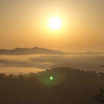 下の雲が面白い
