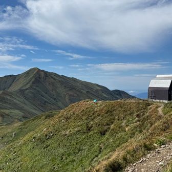 御西小屋と大日岳、絵になります🖼️