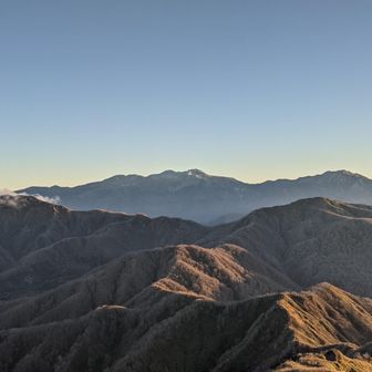 経ヶ岳・法恩寺山 大長山と赤兎山、奥に白山～別山