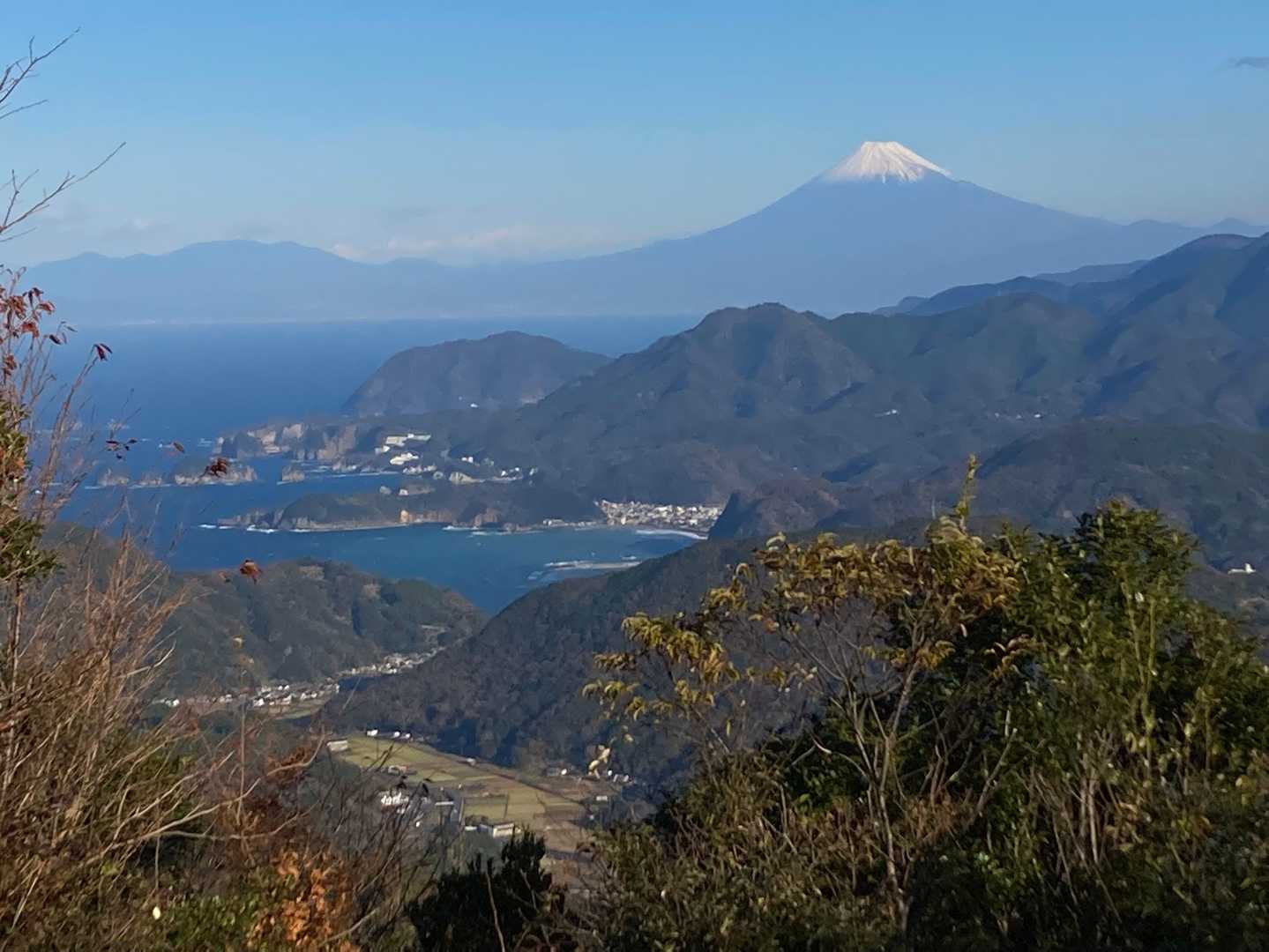 松崎町と富士山
十分に富士山はいい感じなのですが、もっと湿気が低いとハッキリするのかもしれないです。贅沢ですかね🤔