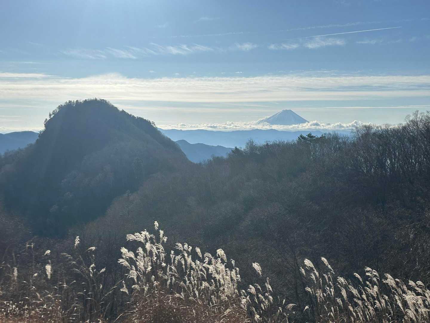 左のお山は黒富士🗻