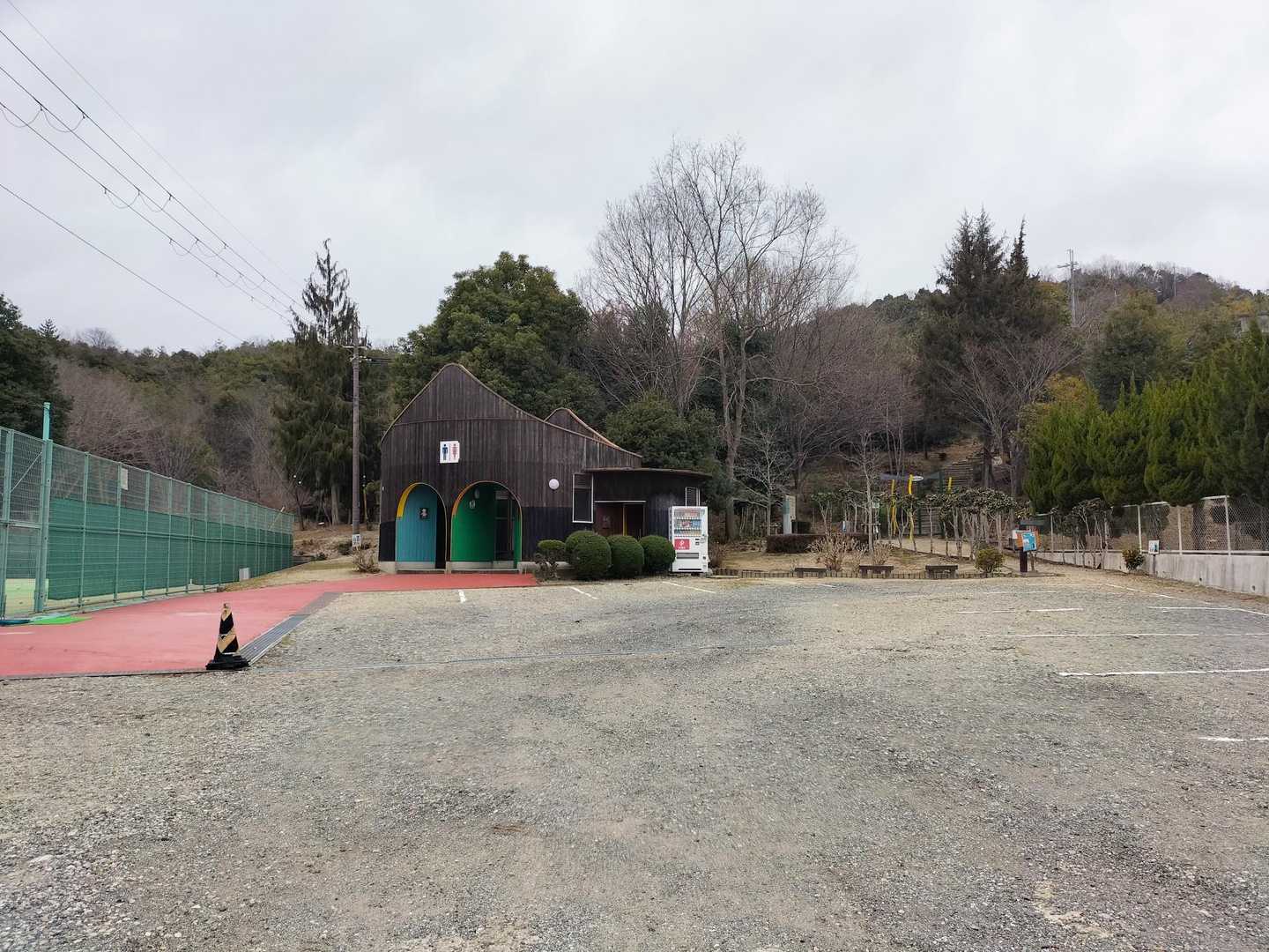 正面のトイレの右からも左からもルートあります
左から行きました😊