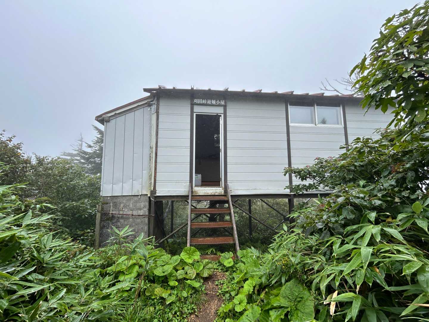 刈田峠避難小屋