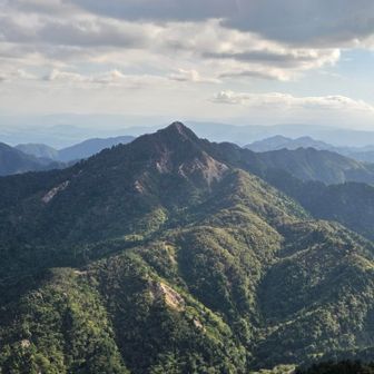 美しい山容の鎌ヶ岳