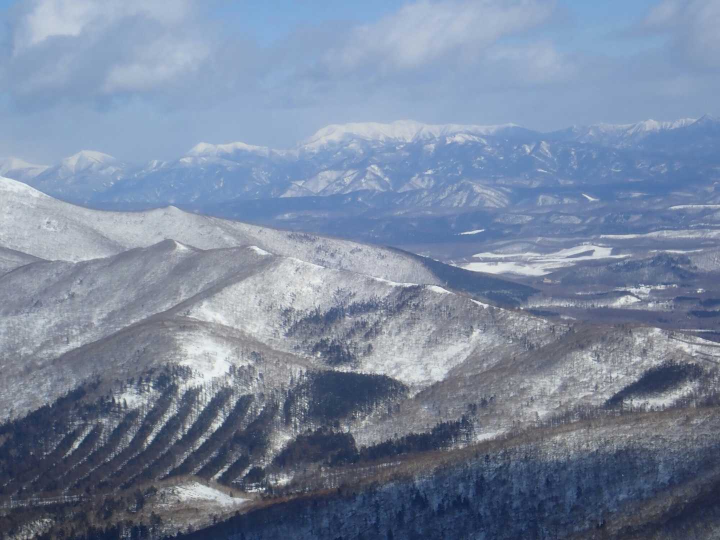 山頂からウペペサンケ山をズーム✨