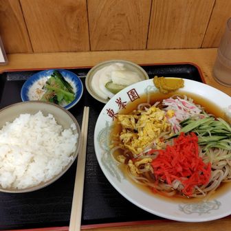 御嶽に降り着いて早々東峯園へ
冷やし中華と半ライスをペロリっ😋
甘酸っぱいスープが美味いくて
ゴクゴクと飲みましたぁ〜
さぁ〜後は青梅街道を歩きます
厚い雲が出てきたので体感は低くなって助かりましたぁ〜😅