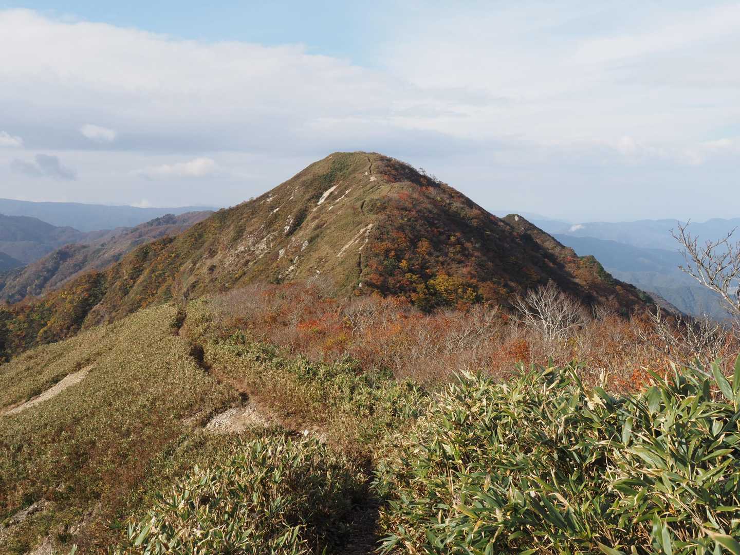 白倉岳の先も金草岳まで続く天空歩道
リビート確定やで👍