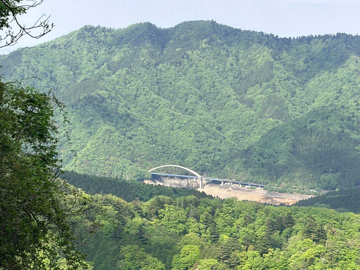 あれはなんの橋だろうねーとテパさんと話してたら、帰りのバス🚌で通過
縦走したおかげで、今いる場所を車窓から見られたことも答え合わせのようで楽しかったです😊