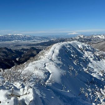 今年は面白山の雪庇無しでした😂