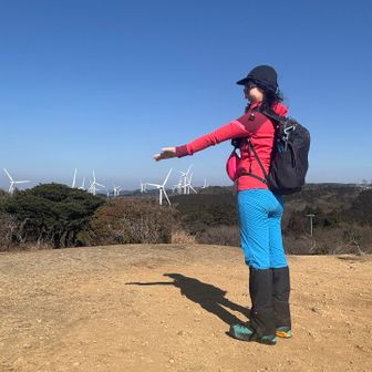 暖かかったから、
薄手の青パンでも大丈夫でした〜

おつかれ山🙋‍♀️

母とのランチ、ちょい遅くなった😅