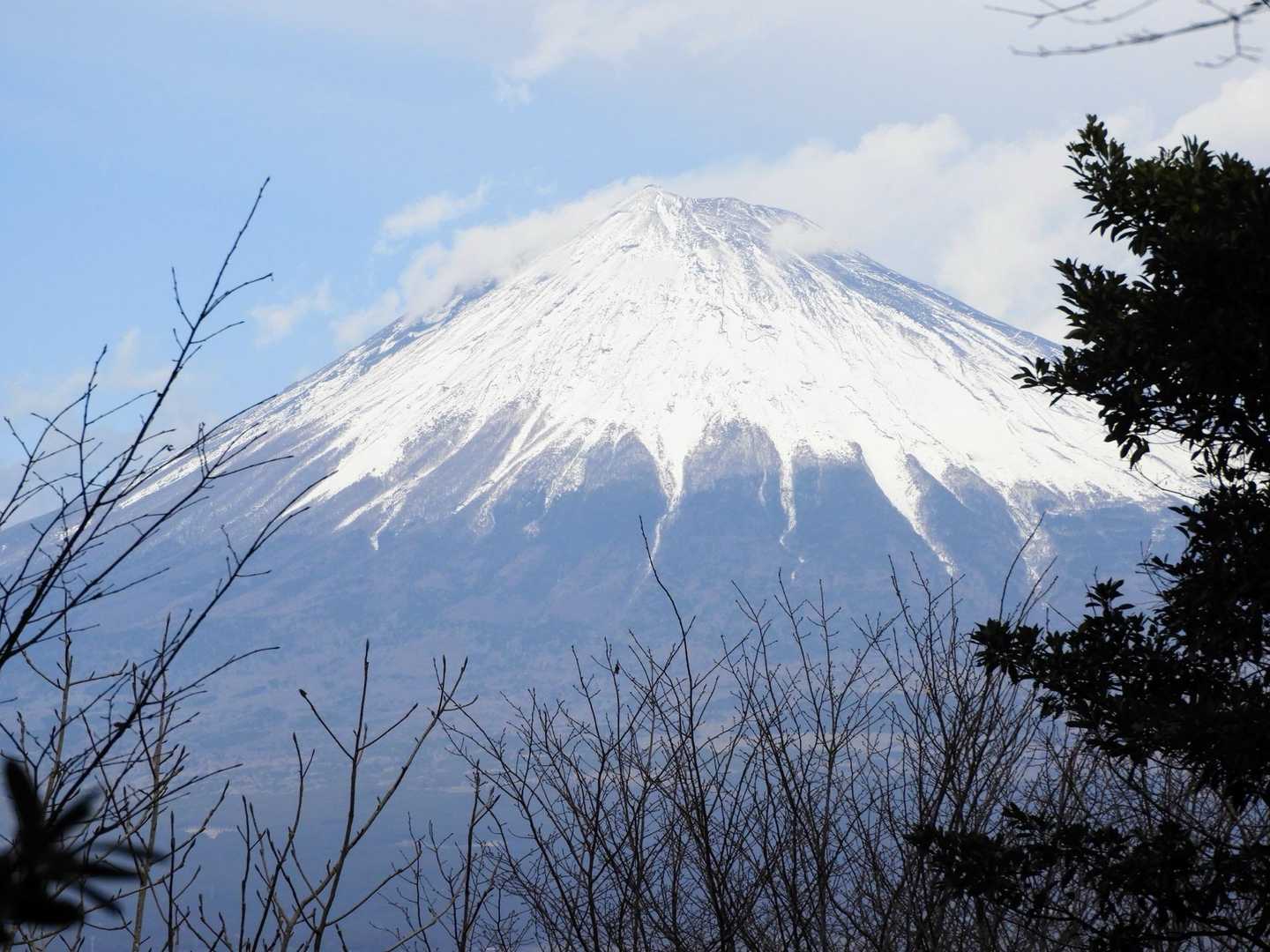 いつのまにか雲が取れて山頂が姿を見せてくれた😊