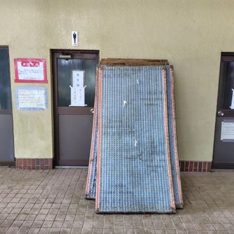 小笠神社の社務所のトイレは未だ未だ使用中止のままでです😭