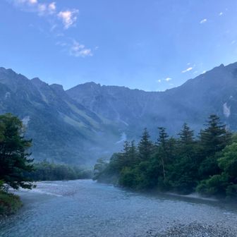 河童橋より吊尾根方面、今回はこちらを登ります