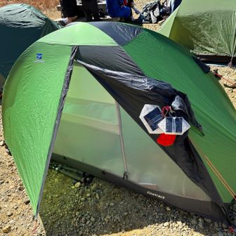 ふぅ、辿り着いてマイテント建てました⛺️