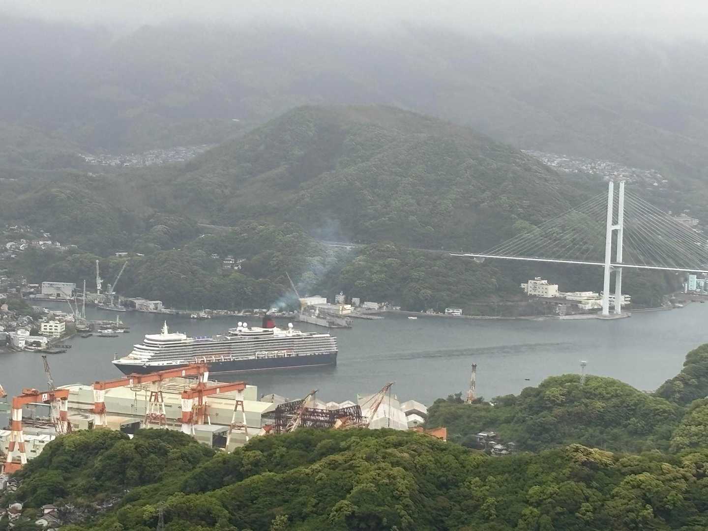 クイーンエリザベスが入港してきた