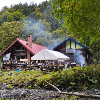 分岐で馬の背を選択。
急下り、ってほどでなく比較的下りやすい。
いろんな山に行ってるとどうしてもより酷いルートと比較してしまうから感じ方は人それぞれなんでしょう。