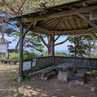 笠の丸の東屋  
展望良しのお休み処