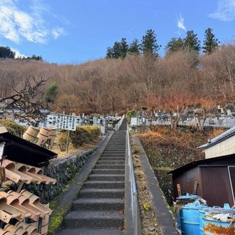 お寺の墓地がルートになっているけど、良いのかな・・・。