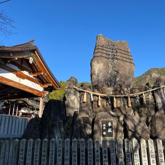 こんな大きな岩🪨があったの初めて気がつきました🙄