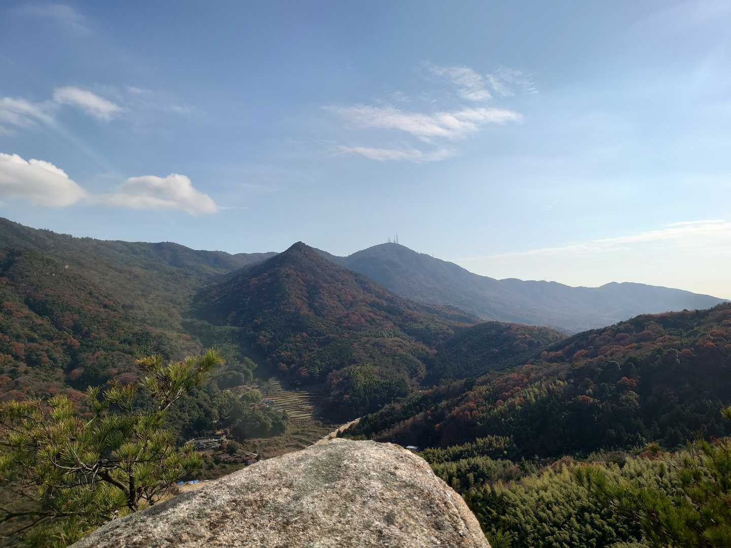 山頂付近は、眺望よし
さっき登った大平山