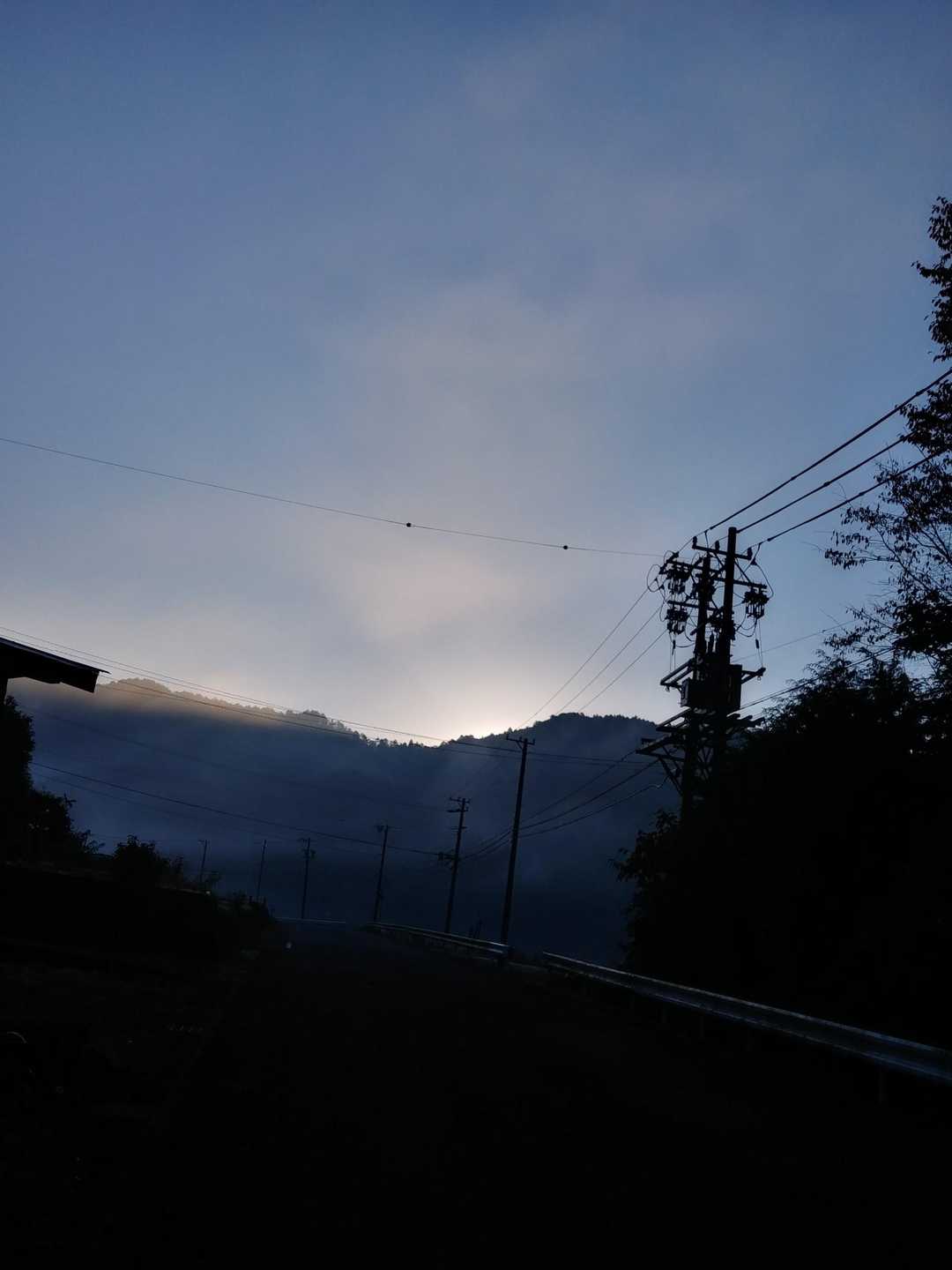 しばらく車道歩き

滑るで気をつけて行きゃあよ～
ってすれ違う地元の人々が口々に🤗
みんな温かくて嬉しいなぁ
良い１日になる予感～🌅