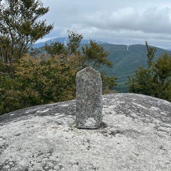 大山祇神社🙏
後ろの風力発電群は万太郎山ですね
鬼ヶ城山もいずれ…