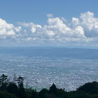 飽きもせず奈良方面は山が連なる