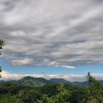 岩の上からの眺望✨️ちょっとだけ青空💙