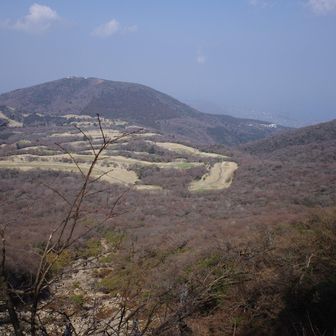 最後に登る遠笠山が見えます、遠いなあ