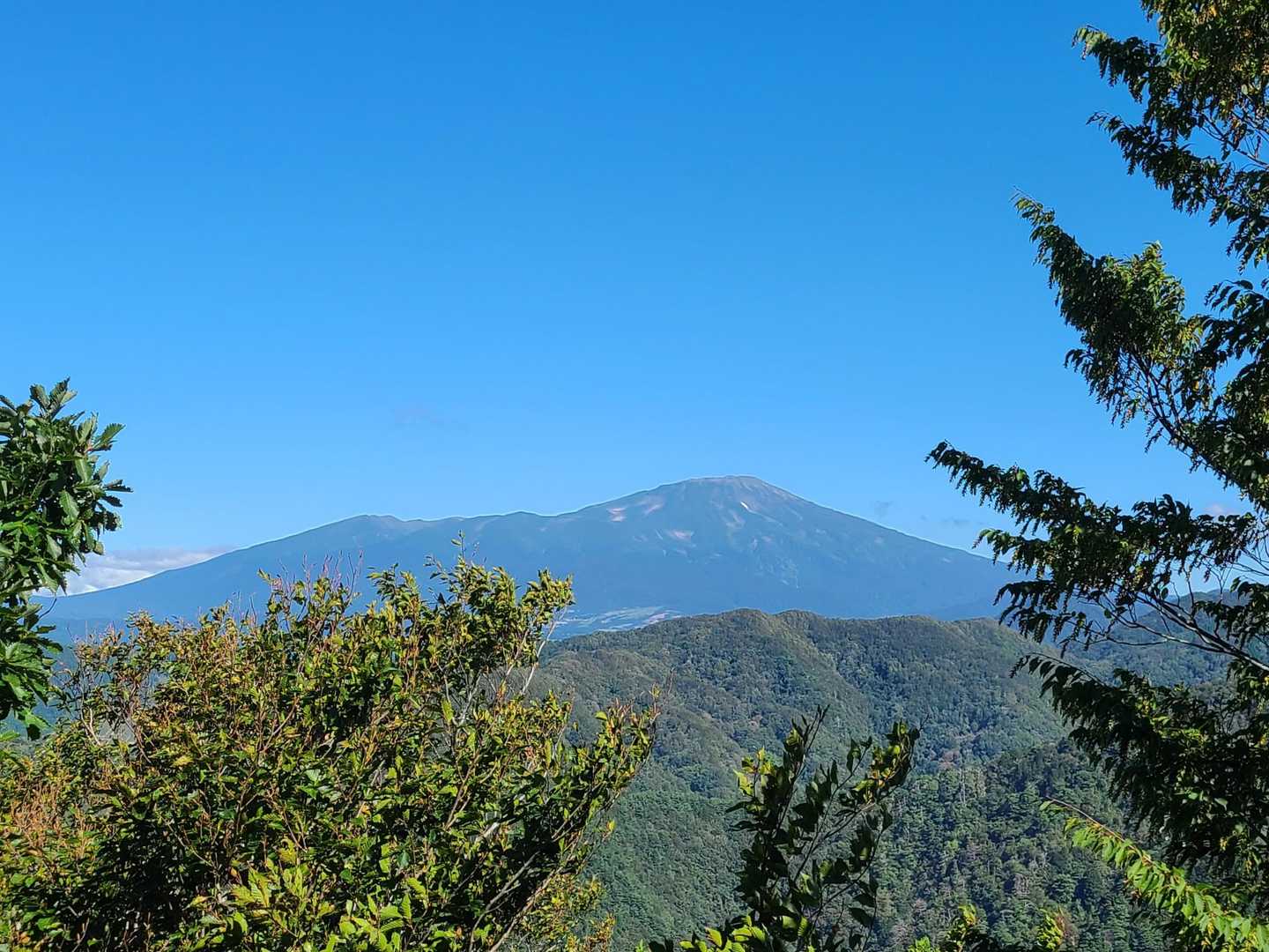 山頂から望む酒田側からの鳥海山♪︎