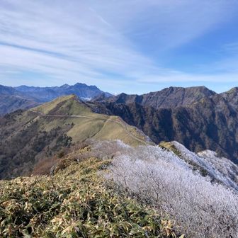 美しい縦走路を眺めながら、行った事がない自念子ノ頭へ