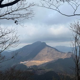 古光山からの眺め。倶留尊山が見える。