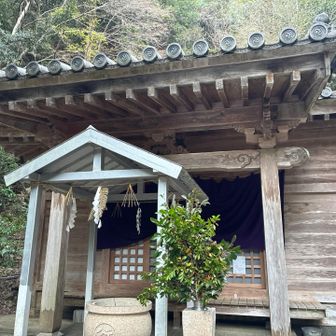 役行者堂に到着。

ここでお昼ごはんをいただきました。