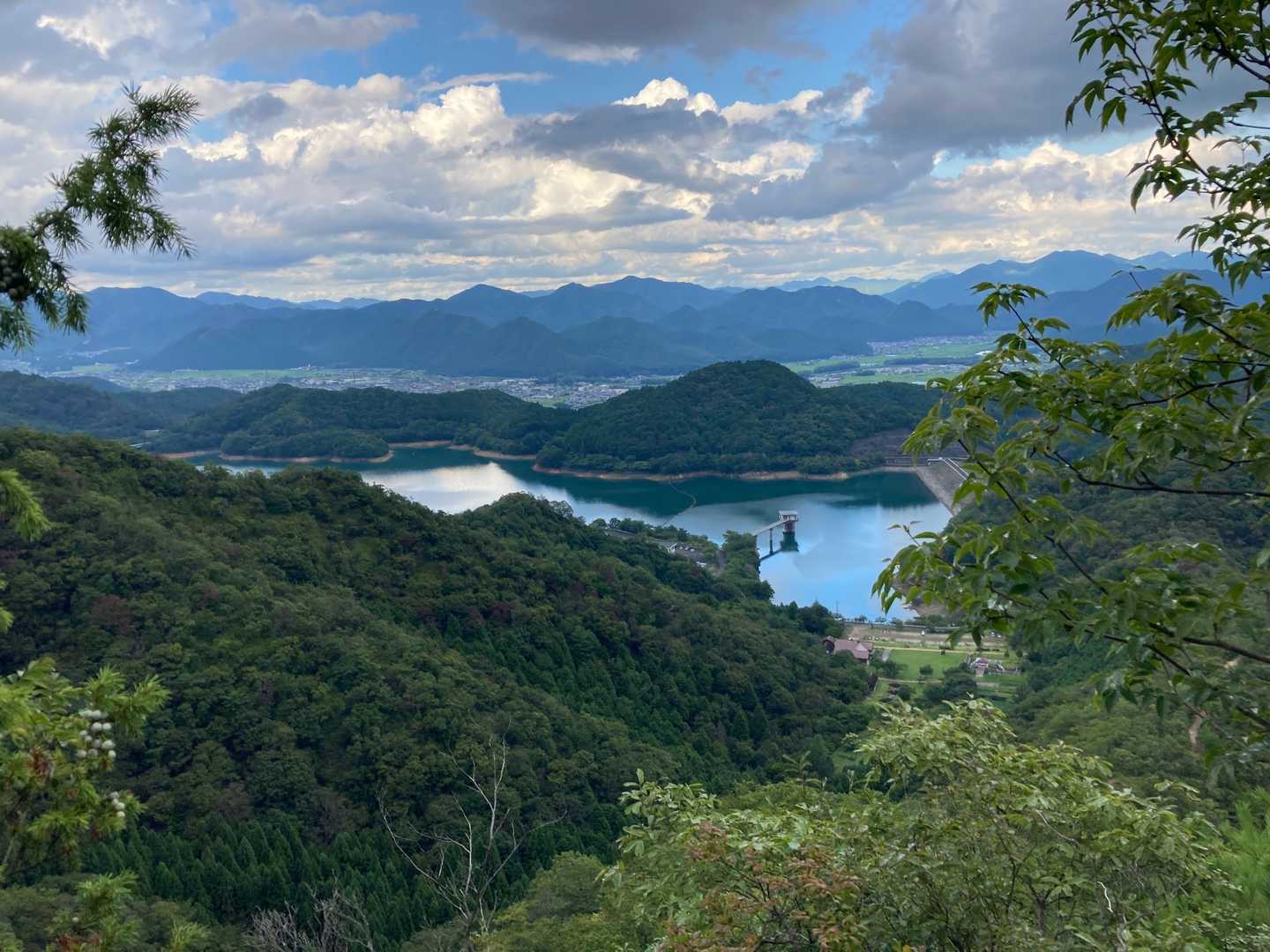 翠明湖が見えてきた👀
