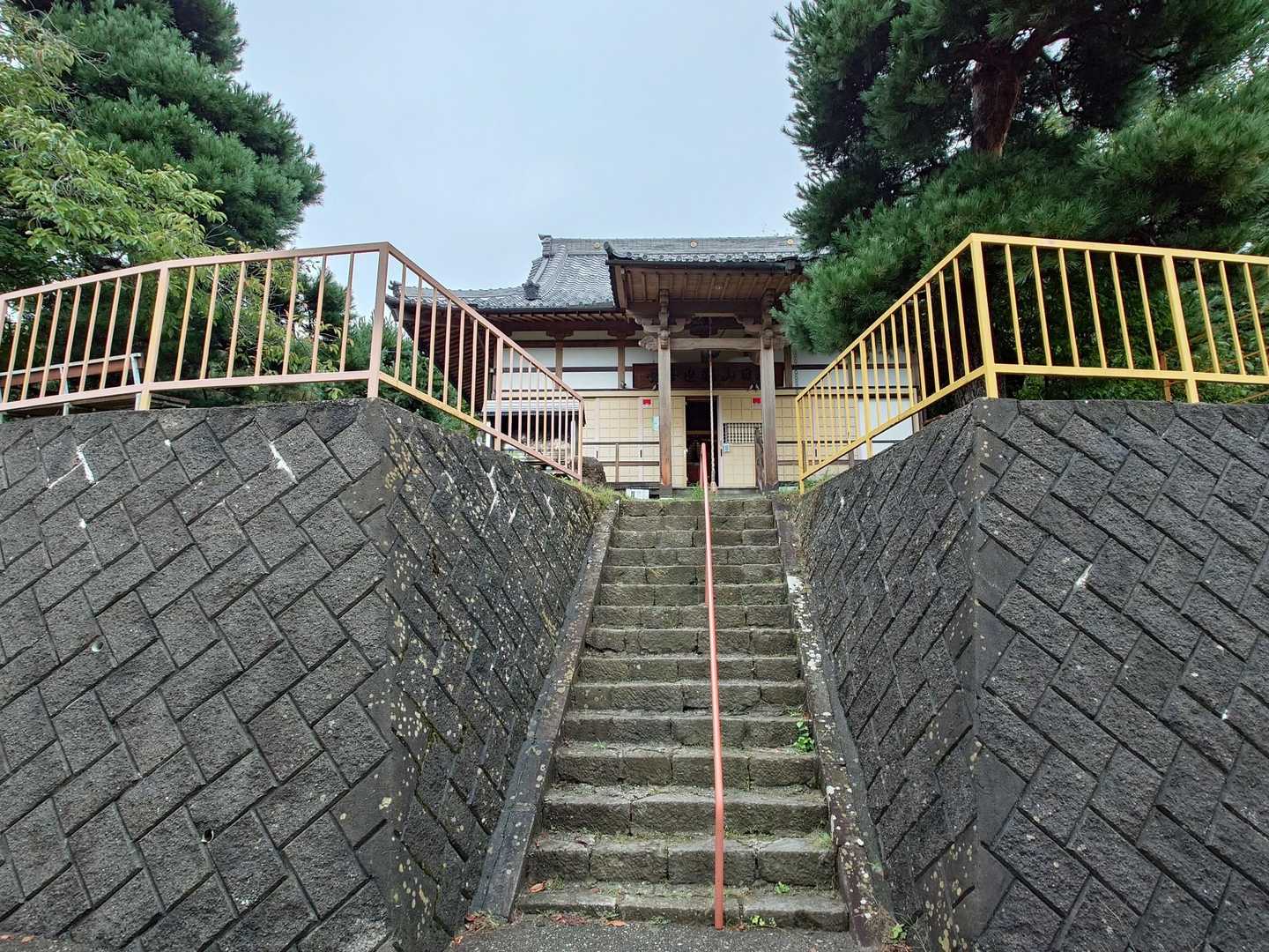 朝日山観世音。