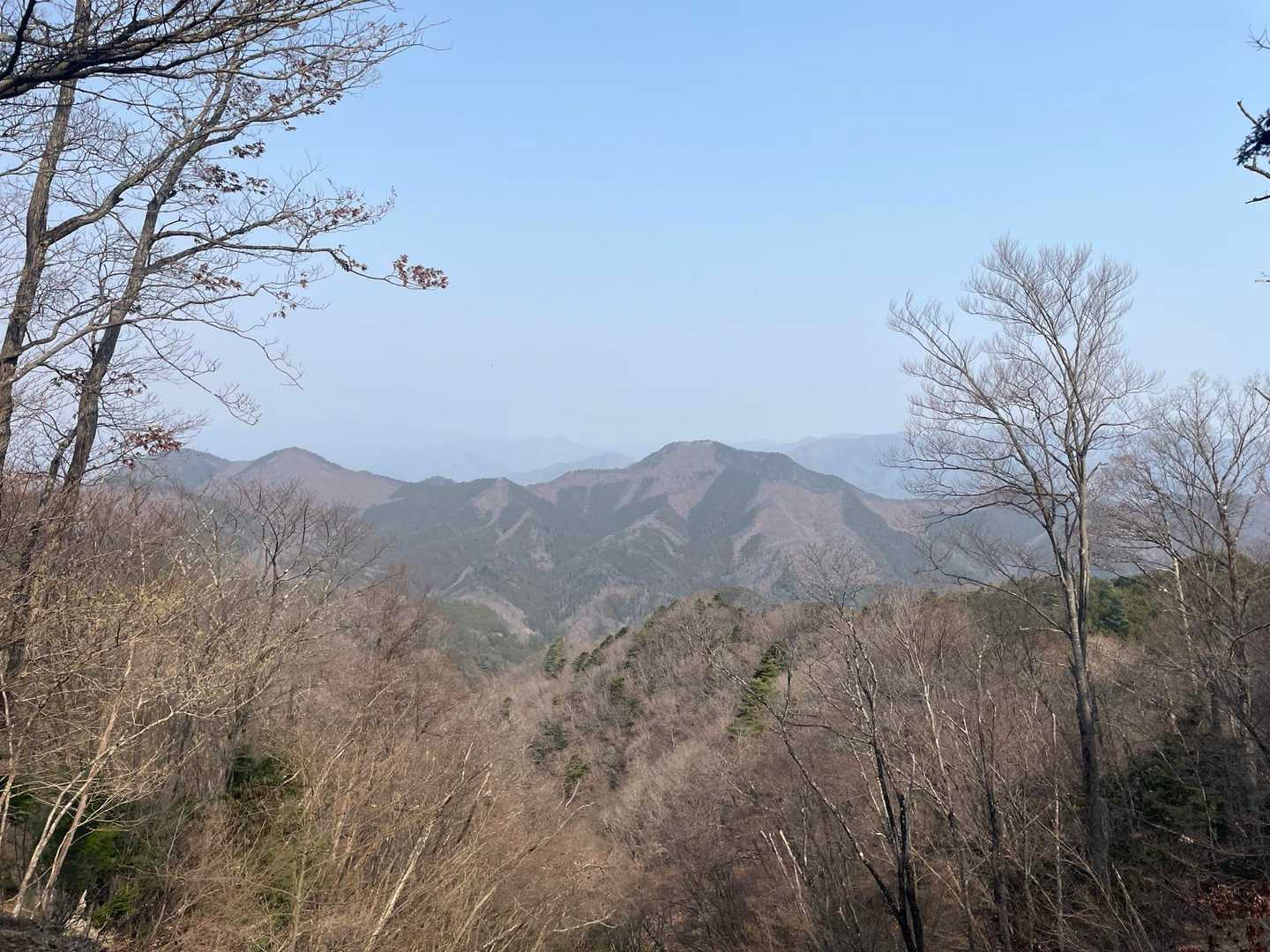 開けると気持ちいいねー！
今日は春…を通り越して夏みたいな気温。
遠くがモヤモヤ😶‍🌫️してると冬が終わったなぁ〜って感じる。