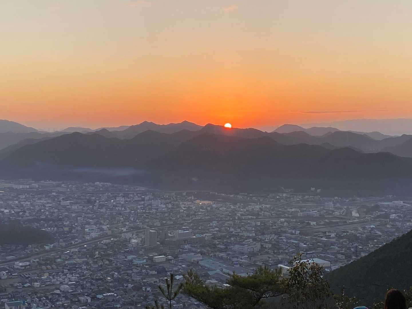 三角点山頂に到着と同時に御来光🌄
今年一年が幸多き年であります様に🙏