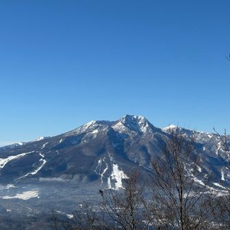 午後からは太陽のあたり方が変わり妙高山に陰影が出て来て、更に素敵💓
(最近「陰影」って言葉を覚えてよく使ってます😊)